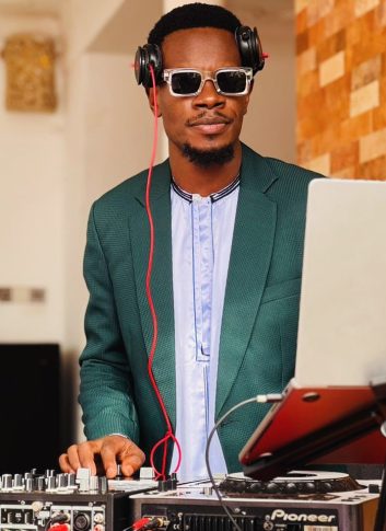 Perfect Dj’s with Perfectly fine tuned Sound system = Perfect collabo for your curtural function@audiophile_concepts is a one stop for the #vibe you need on your #kukyala #kwanjula, #kuhinjira #gusaba #g